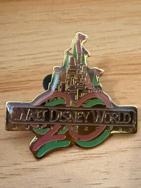 Disney Pin Trading Disney Parks Castle Magic Kingdom 20th Anniversary Pin